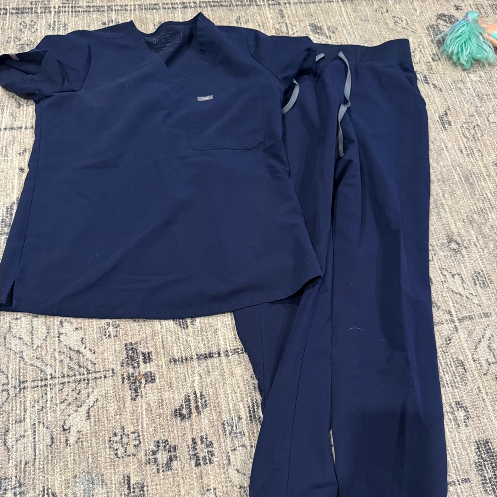 Navy scrub set- FIGS